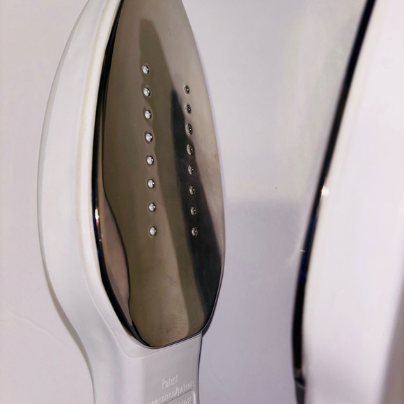 NORI White Handheld Steamer - Picture 4 of 4